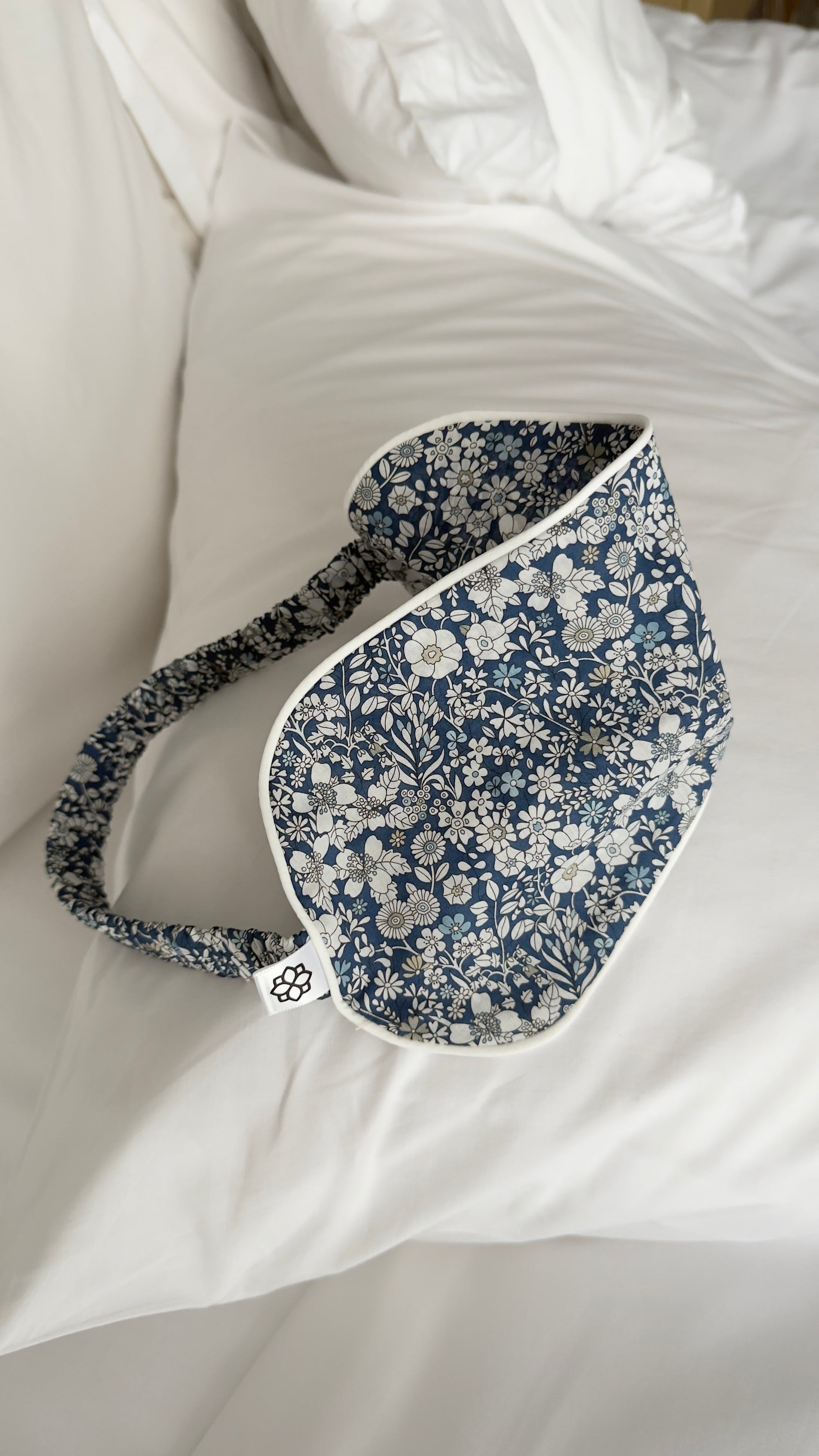 Spritz Wellness lavender eye mask for travel and flights