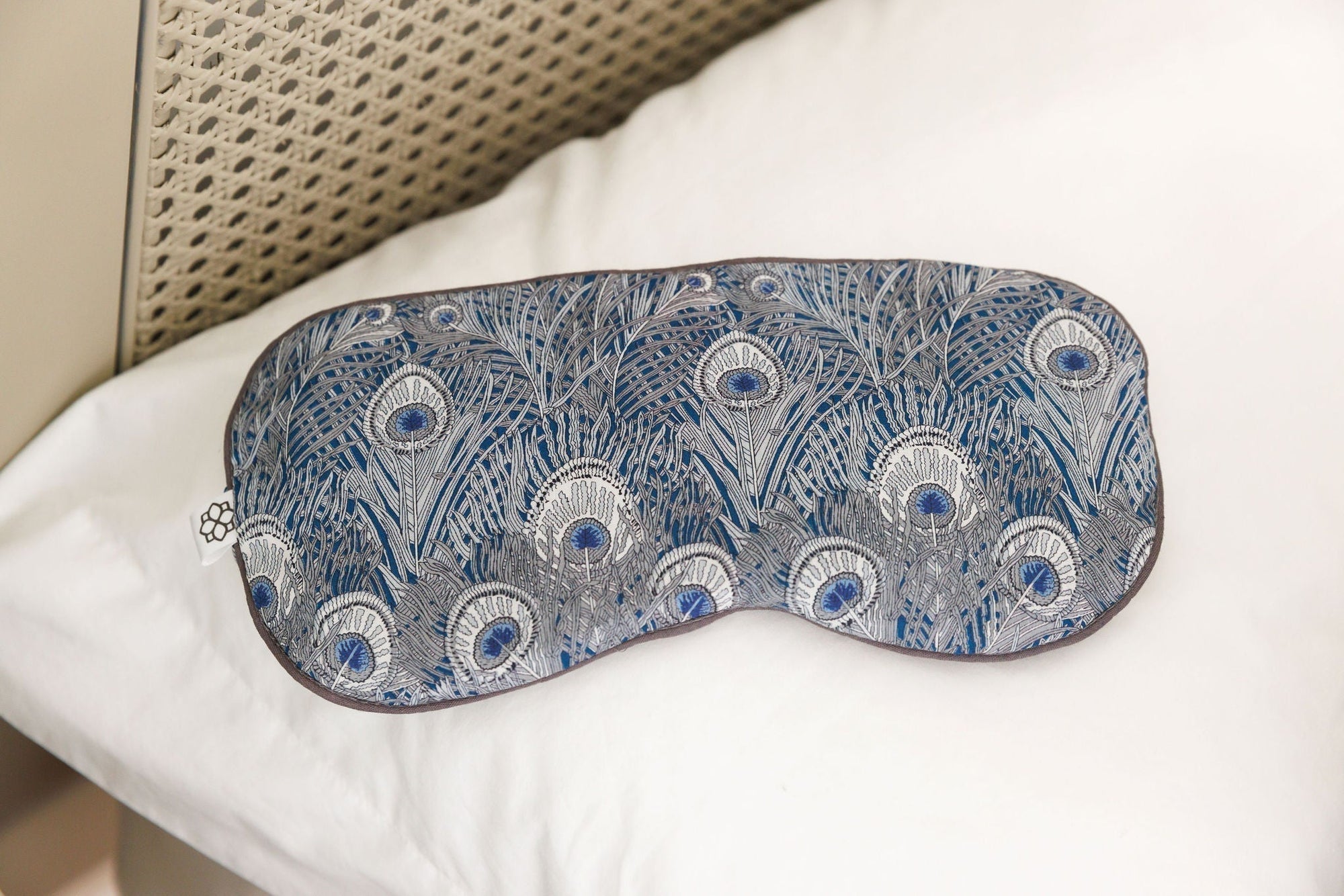 Spritz Wellness lavender eye mask for better sleep in summer