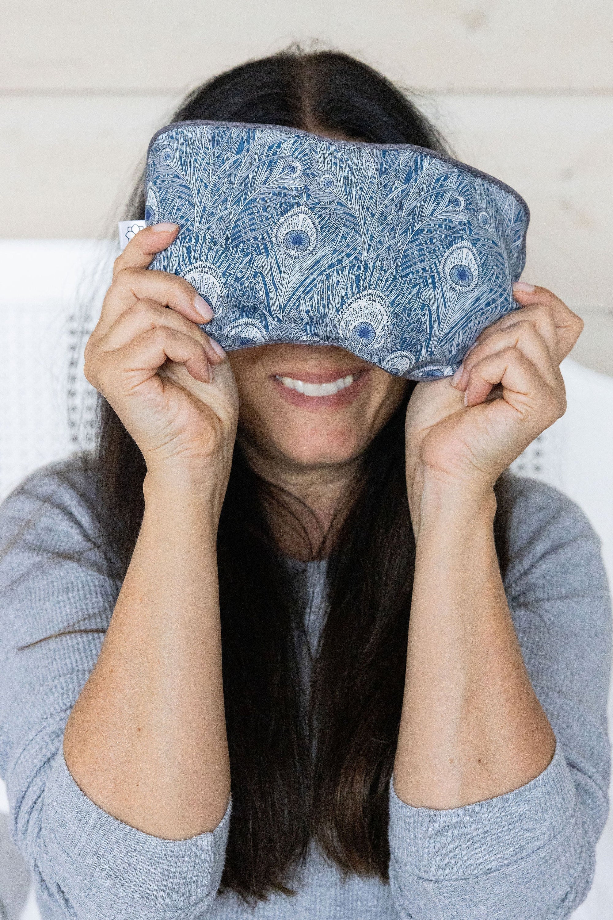 Eye pillow and eye mask compared, Spritz Wellness