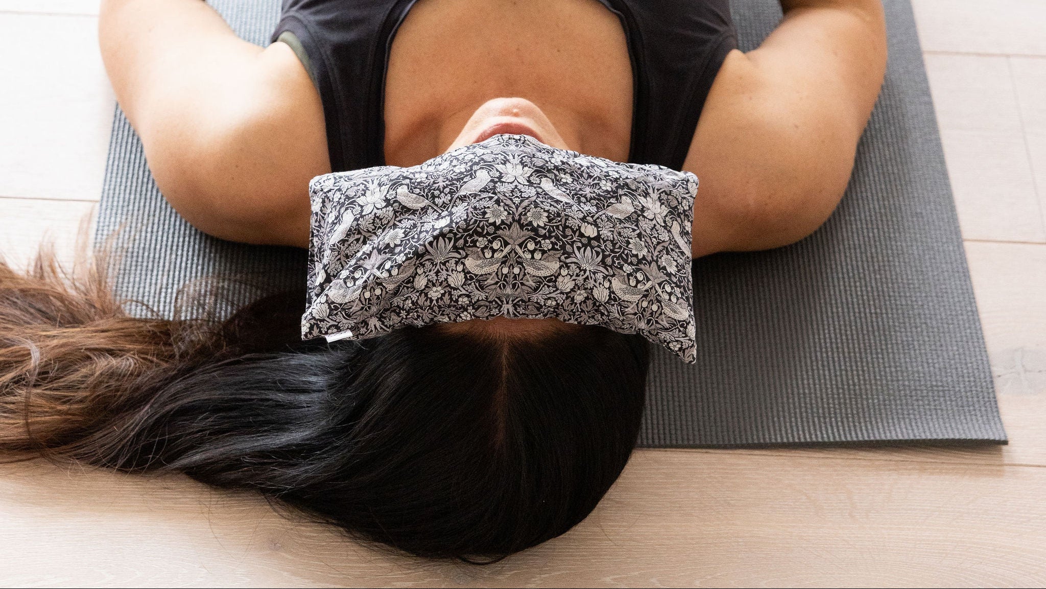 Aromatherapy Eye Pillow in Strawberry Thief. Liberty London fabric. For yoga, sleep, relaxation, massage, dry eyes. Lavender, chamomile. Heat or chilll eye pillow. Removeable cover. Spritz Wellness London